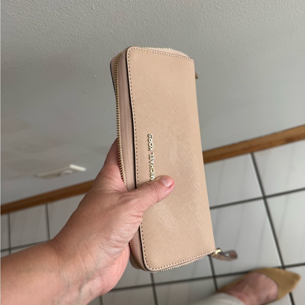 Michael Kors Cream Wallet pebbled leather - Picture 3 of 16